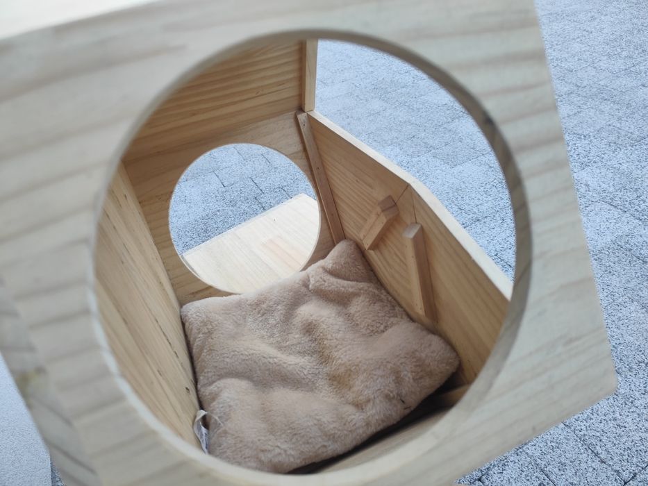 Domek dla kota na ścianę