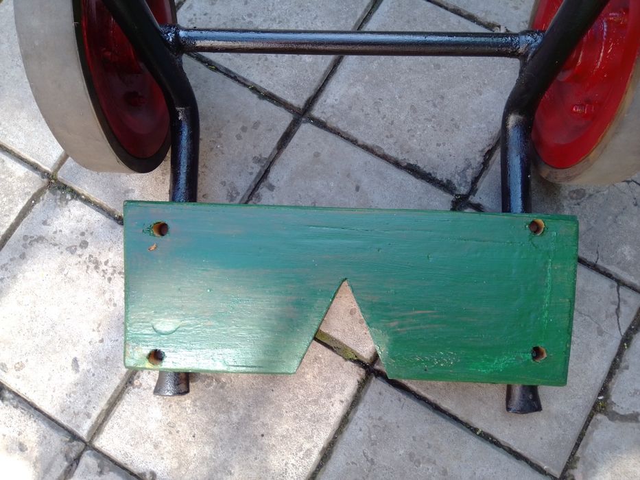 Тележка для лодочного мотора.