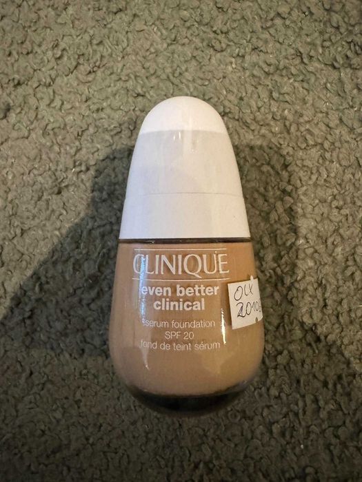 CLINIQUE Even Better Podkład Wyrównujący Koloryt SPF20 CN52 neutral 30ml 20106(1)