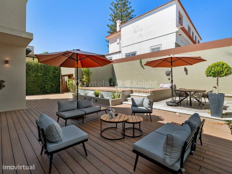 Moradia T4 com piscina para venda no Estoril