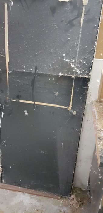Porta em ferro para desocupar