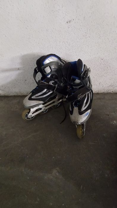 Vendo 2 pares de patins em linha bom estado