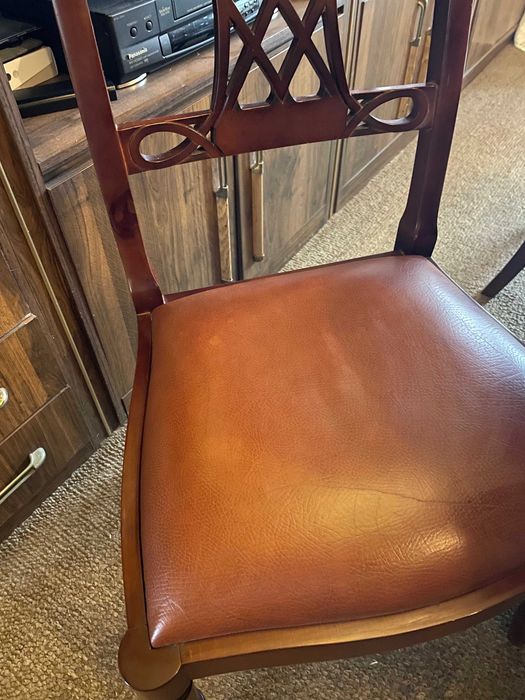 Conjunto Sala de Jantar Estilo Clássico - Mesa e Cadeiras