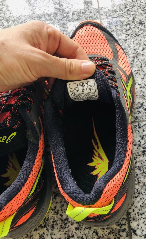 Asics t6j5n 2025