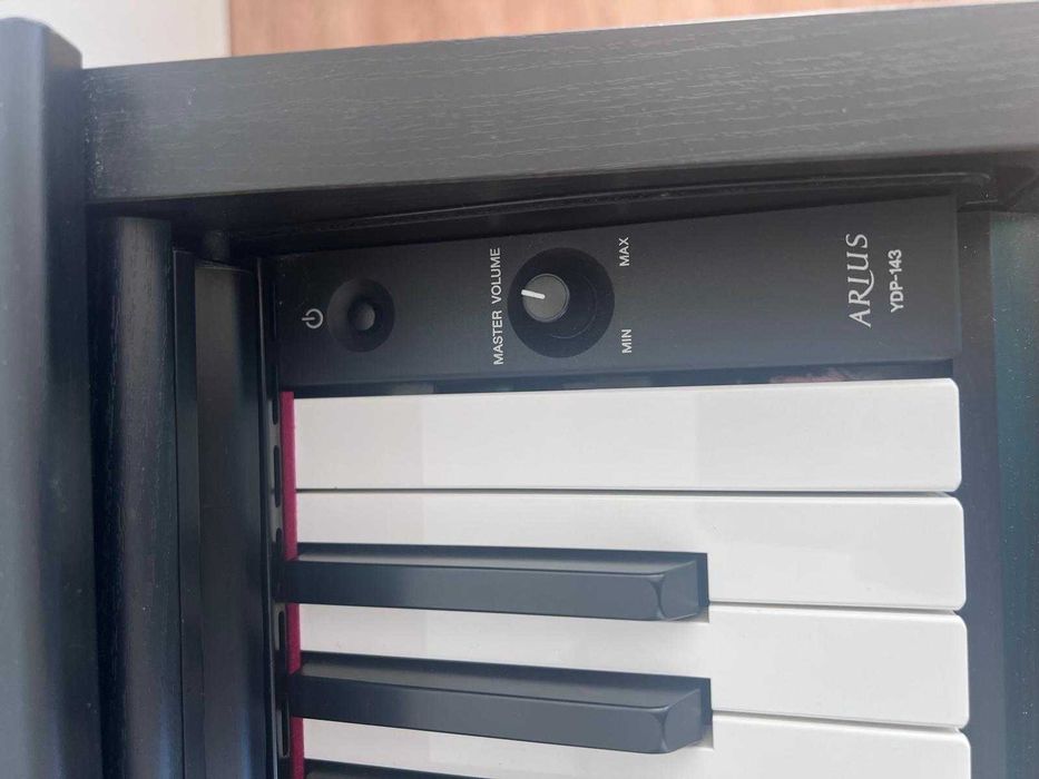 piano Yamaha usado como novo