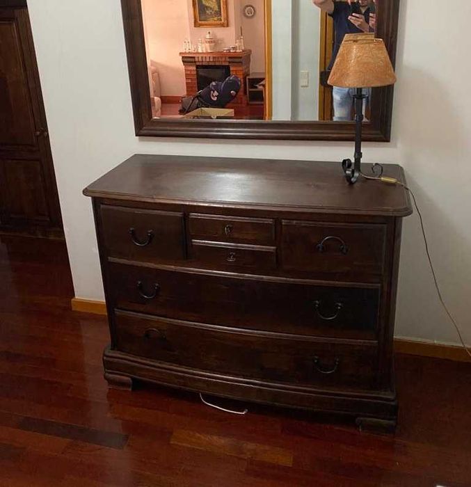 Cómoda em castanho