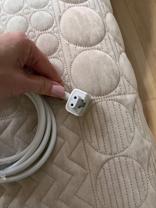 Oryginalny przewód zasilający Apple “ósemka”