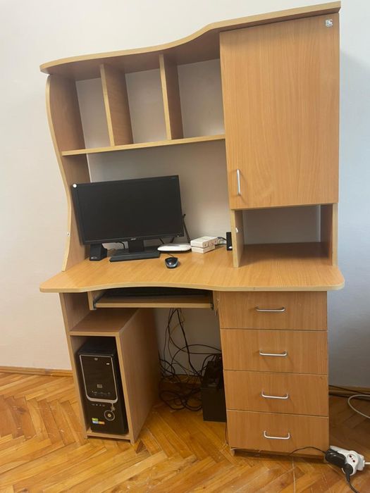 Комп’ютерний стіл з полицями та шухлядами(самовивіз).