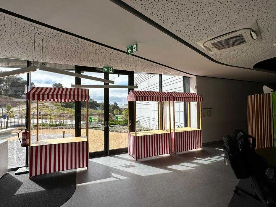 Aluguer de bancadas em madeira