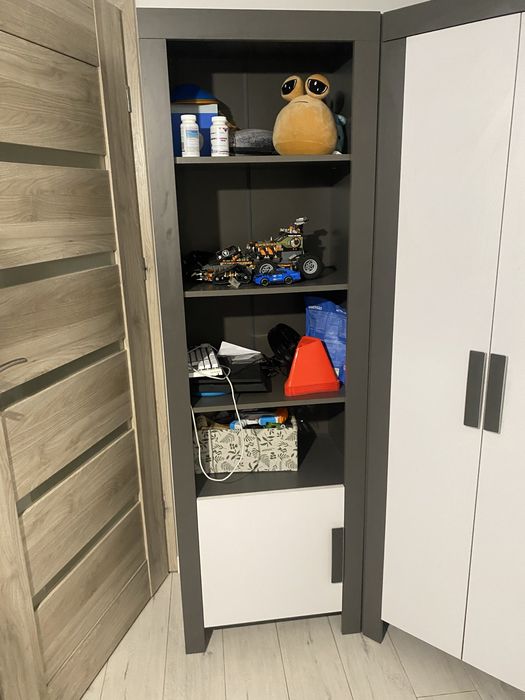 Meble młodzieżowe z biurkiem