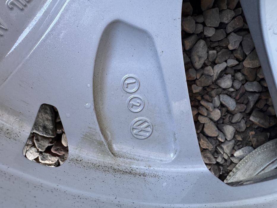 Felgi Koła 17 5x112 VW Oryginał Golf 8  Opony Zimowe