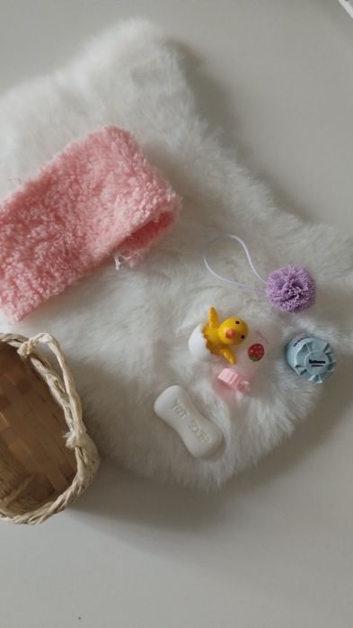 Mini szafka z umywalką do łazienki do domku Myszek lub lalek