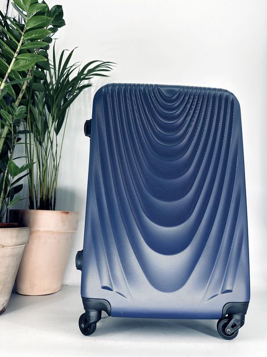 Nowa walizka średnia , bagaż do 20 kg, torba / walizki podrożne