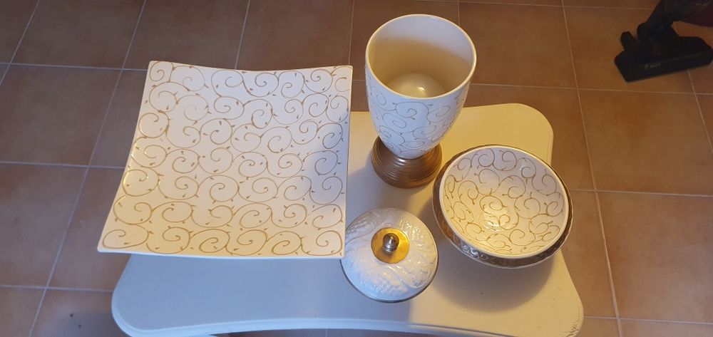 Conjunto Jarra, taça, taça pé alto e terrina com tampa