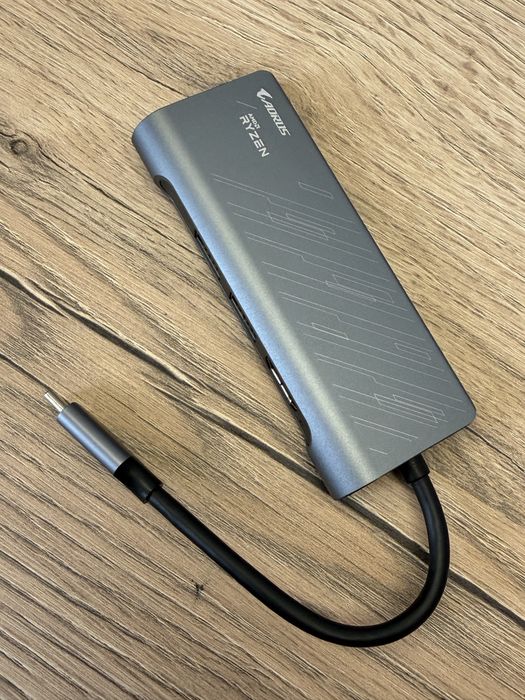 Новий USB Hub Gigabyte TC710
