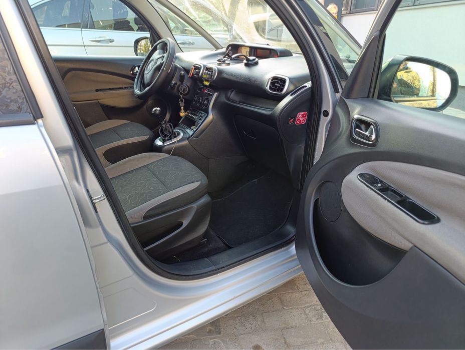 Продаж економного авто