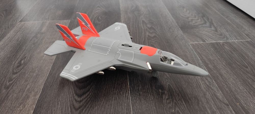 Продам літак. Винищувач