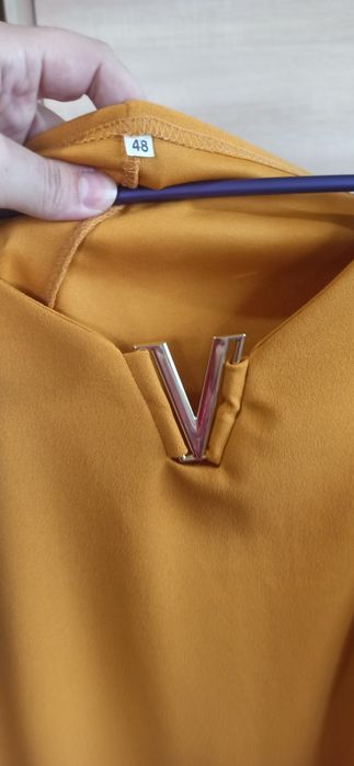 Sukienka z wstawka na biuście