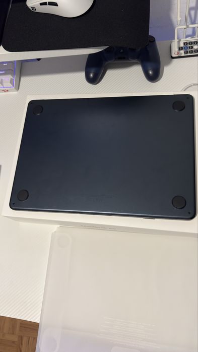 Macbook Air M2 2022 - 8GB/RAM - 512GB SSD - Como novo + caixa e acess.