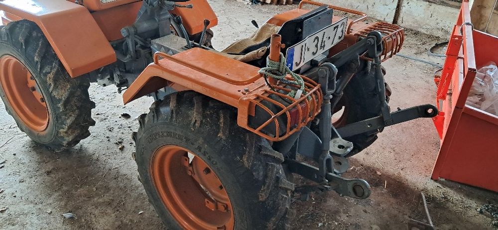 Trator António carraro modelo 40000