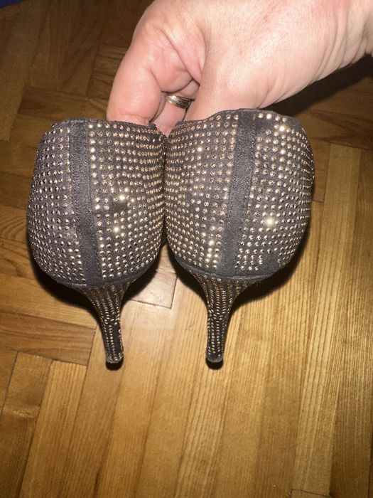 Праздничные туфли  в стразах