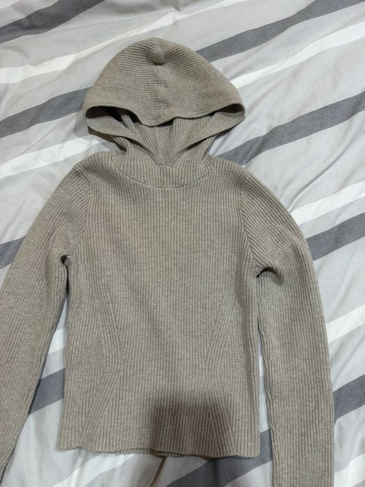 Топ с капюшоном Mango