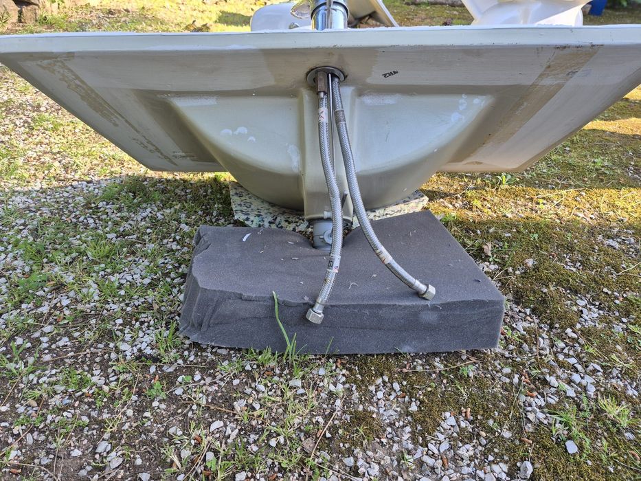 Conjunto de acessorios para casa de banho / Bathroom Fittings (bidet, sanita, lavatório)