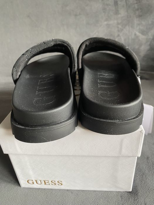 GUESS klapki codzienne
