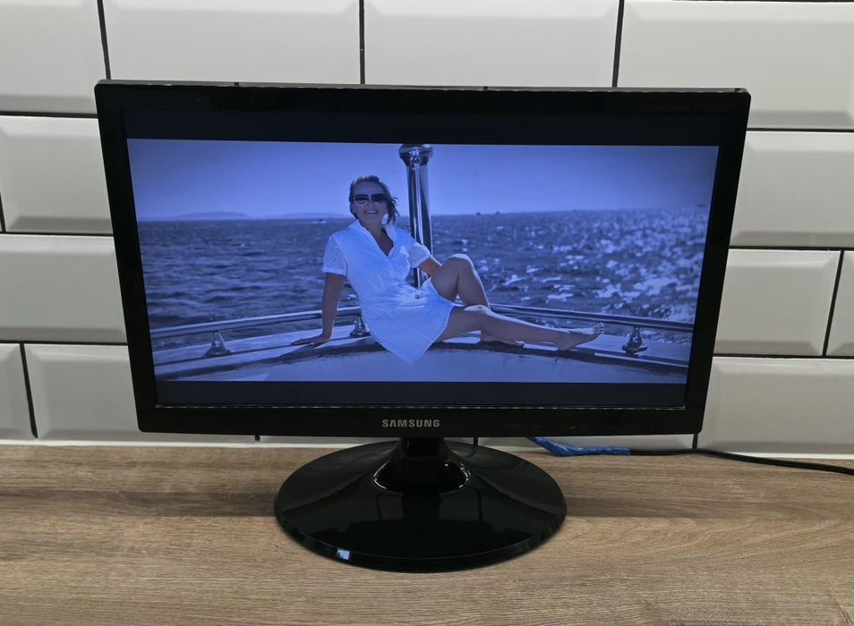 Telewizor Led Samsung 19 cali USB HDMI