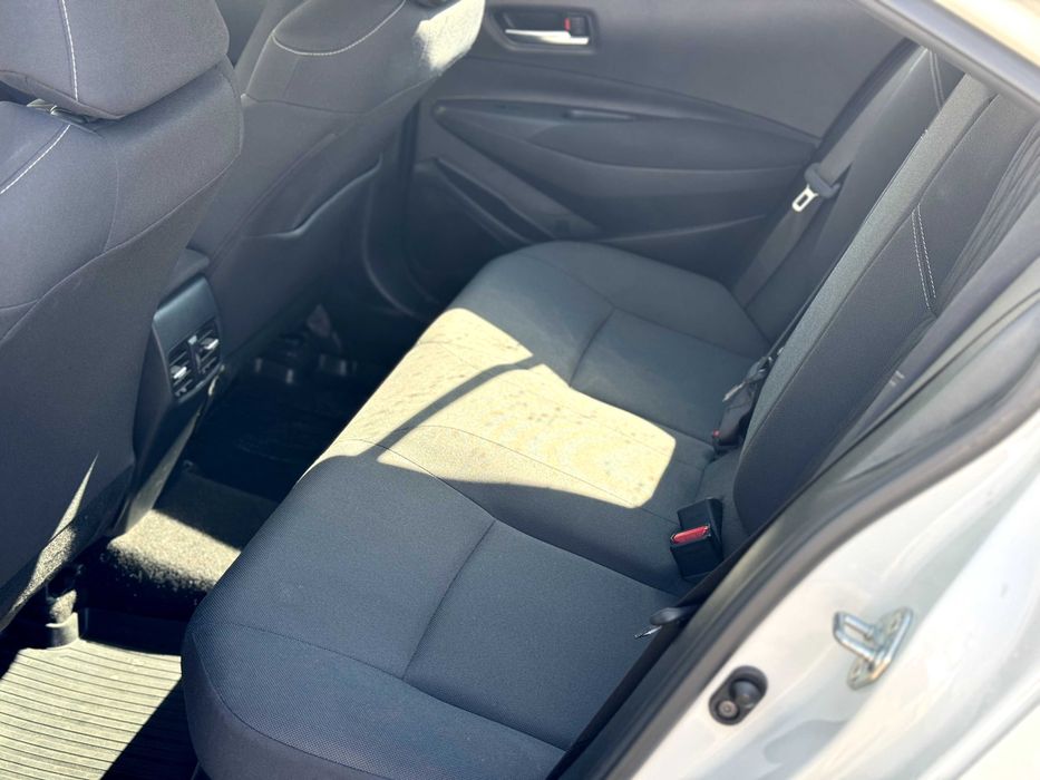 Прокат Toyota Corolla Hybrid у Львові.