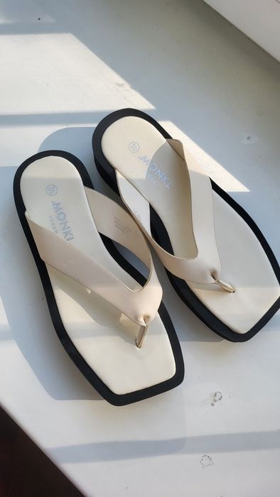 Шльопанці.    .              .