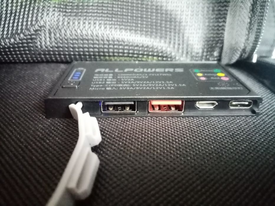 Ładowarka i power bank solarny 21W USB A/B/C