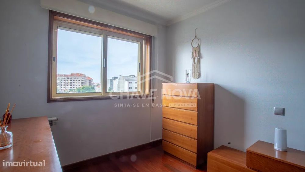 Apartamento T2 com Varanda e Garagem Box