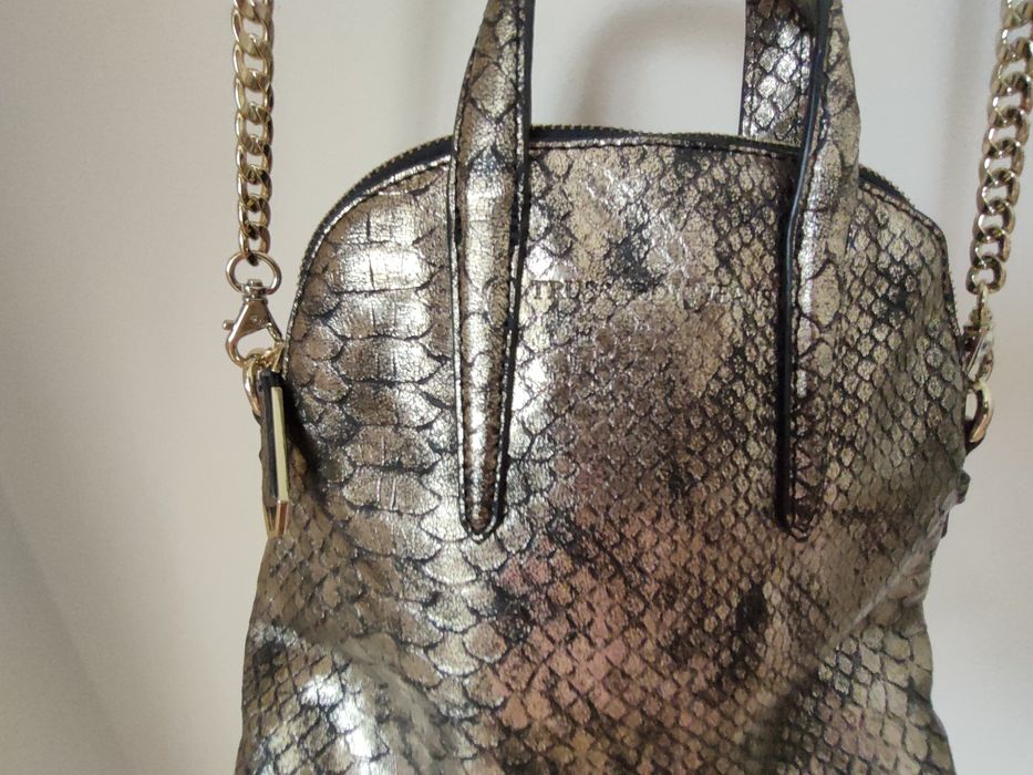 Mala Trussardi Jeans com tons dourados