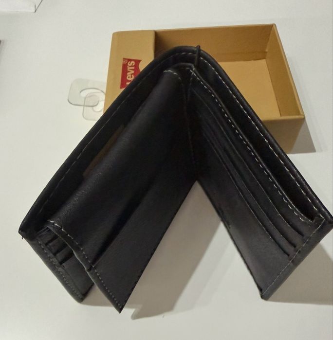 Portfel Levis.