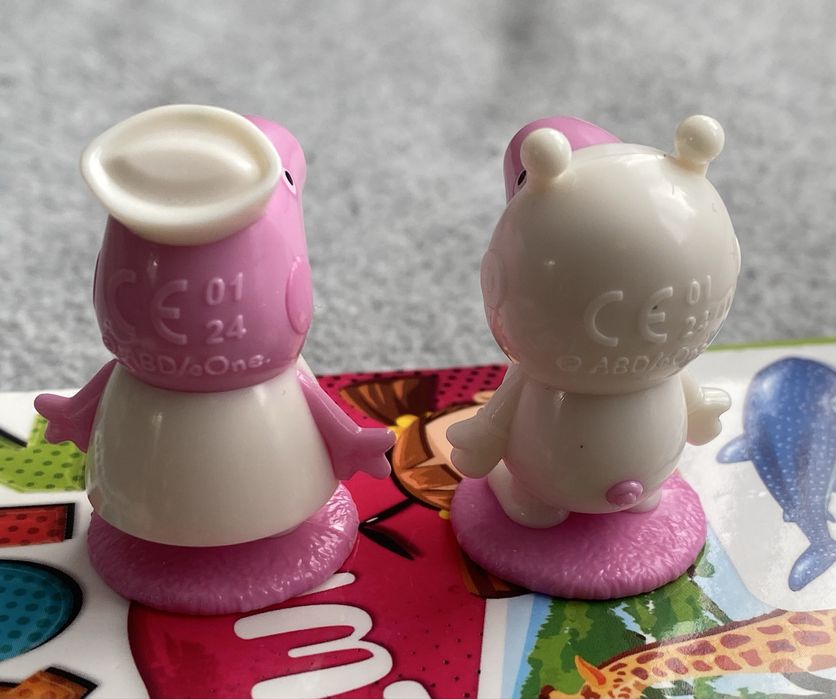 2 małe figurki Peppa Pig Świnka Peppa lekarze