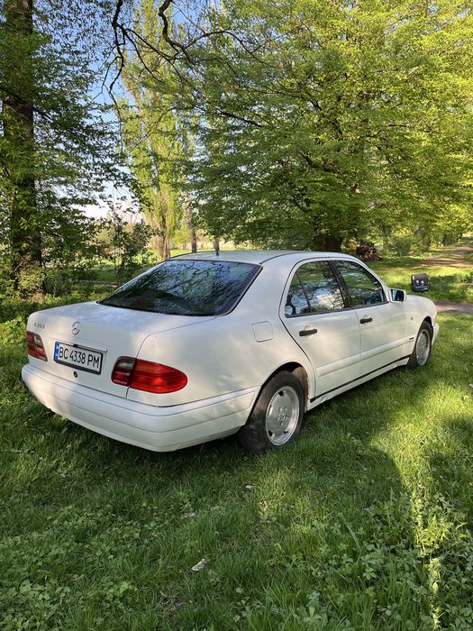 Продам Mercedes 210
