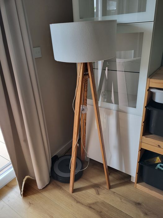 Lampa trójnóg, drewniane nogi