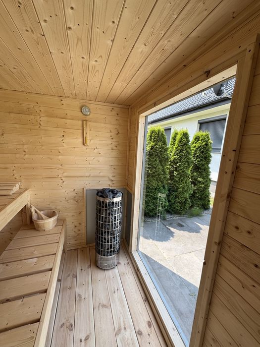 Sauna ogrodowa elektryczna piec Harvia sauna z zadaszeniem balia jacuzzi
