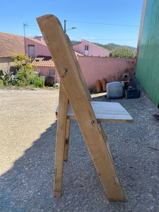 Cadeira desdobrável feitas de paletes envernizada