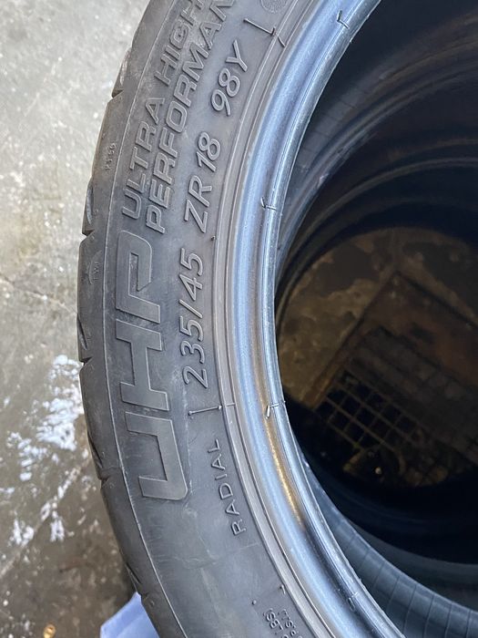 Opony samochodowe 235/45 ZR 18 98Y