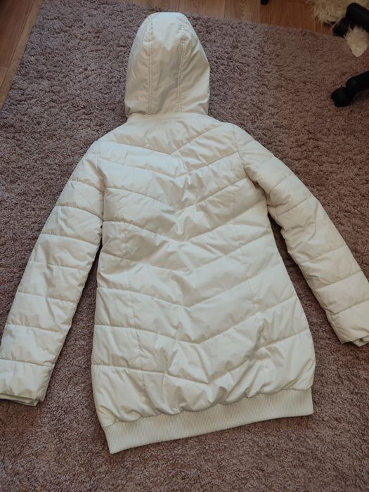 Курточка белого цвета