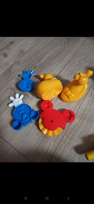 Zestaw Play-Doh plus pudełko