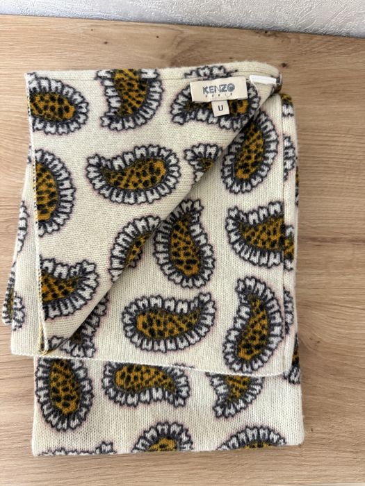 Шарф от бренда Kenzo