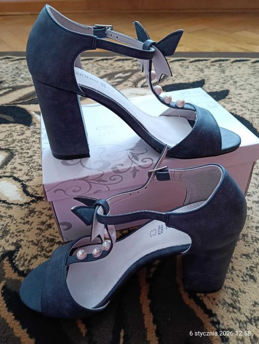 Sandały na obcasie roz. 37 kolor navy blue