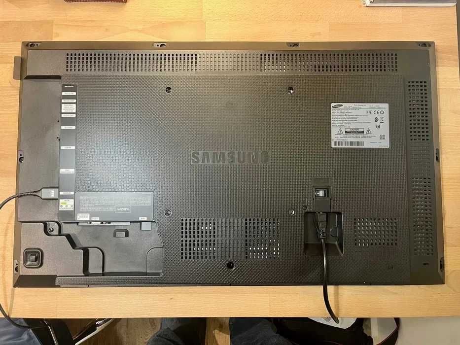 Monitor Profissional Samsung 32" DM32E (série DME)