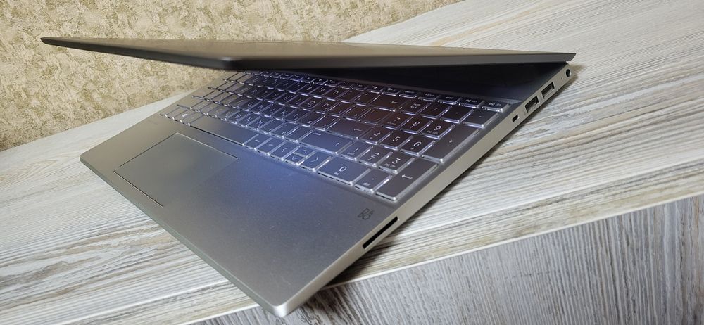 Hp pavilion 15 (ryzen 5. 8gb. ssd 256gb)