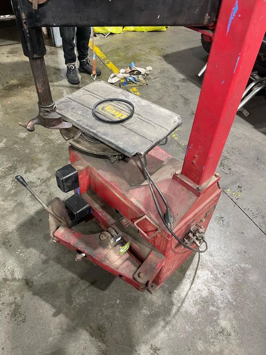 Vendo vário material Mercedes Vito W638 entre outras coisas.