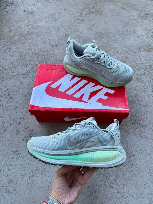 Нові кросівки  Nike vomero. 38 38 40 розміри