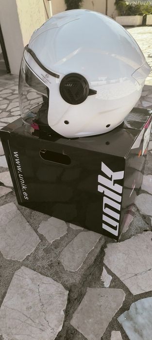 Capacete branco com viseira